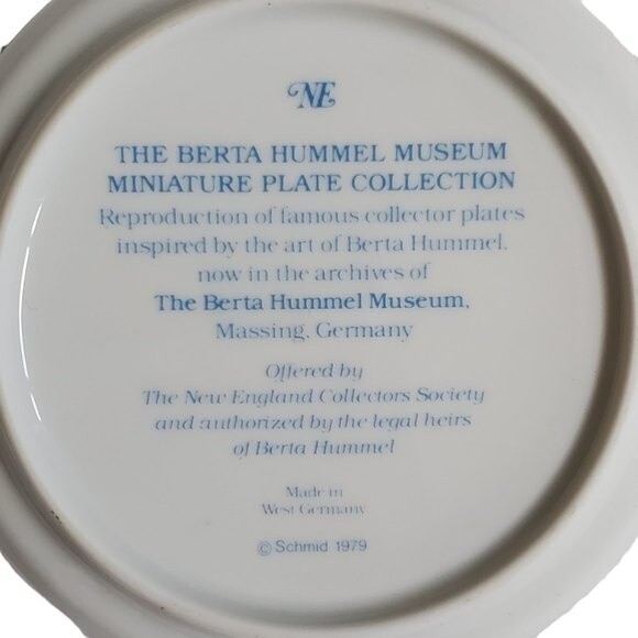 4" Parade in to Toyland The Berta Hummel Museum Miniature Collection Plate - Picture 3 of 3